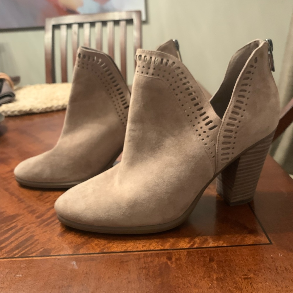 Vince camuto suede booties - size 9